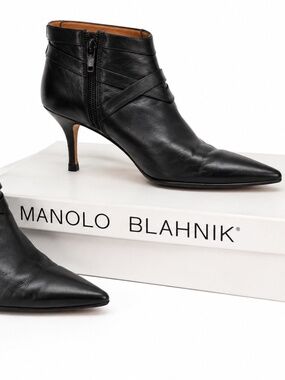 Authentic Manolo Blahnik Black Leather Ankle Booties Size 36.5
